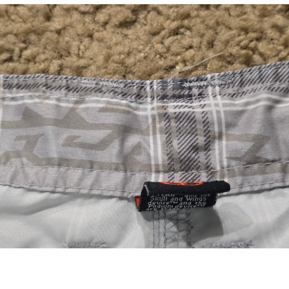 No Fear Mens Plaid Cargo Board Shorts Grey White Size 36 Casual Vintage swim Y2K - Picture 6 of 7